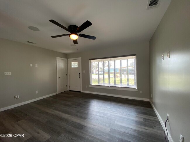 Foto del edificio - 1606 Clay Ave