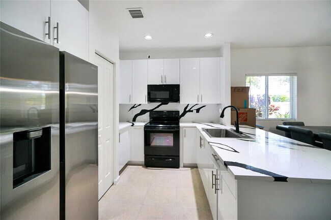 Foto del edificio - 378 NE 47th Pl