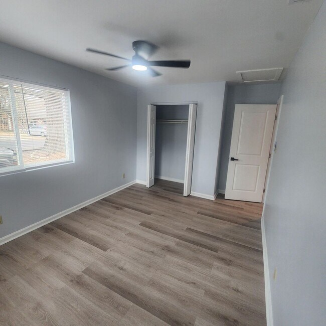 Building Photo - 108 Lindsay St