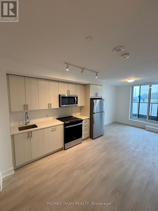 Photo du bâtiment - 2425-2425 Simcoe St N
