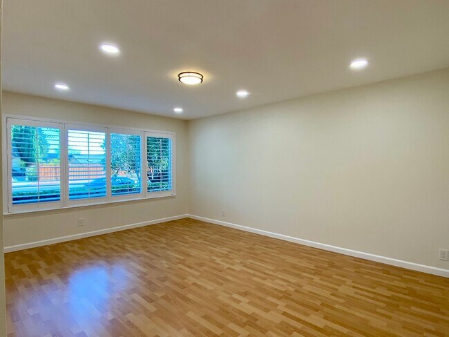 Foto del edificio - 6187 Meridian Ave