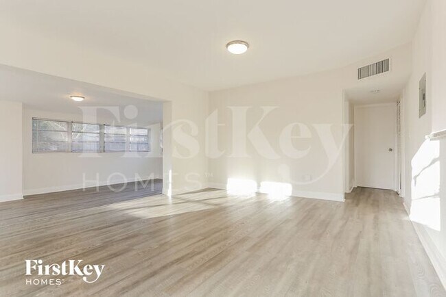 Foto del edificio - 1571 NE 44th St