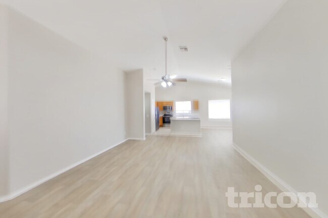 Foto del edificio - 11446 W Roanoke Dr