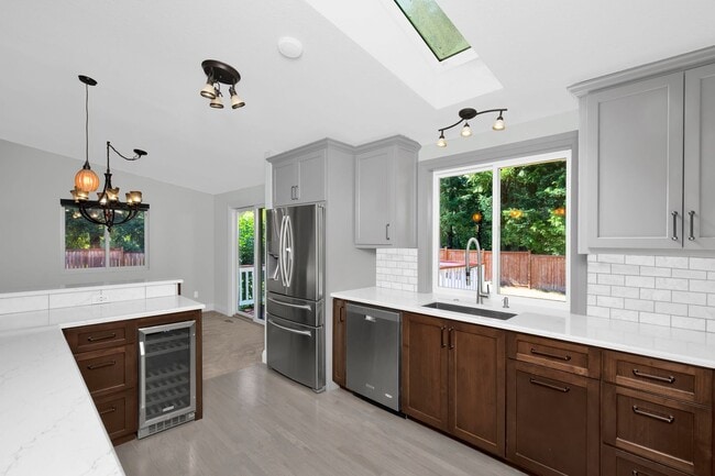Building Photo - Immaculate 3 Bdrm 1.75 Bath + Bonus Room i...
