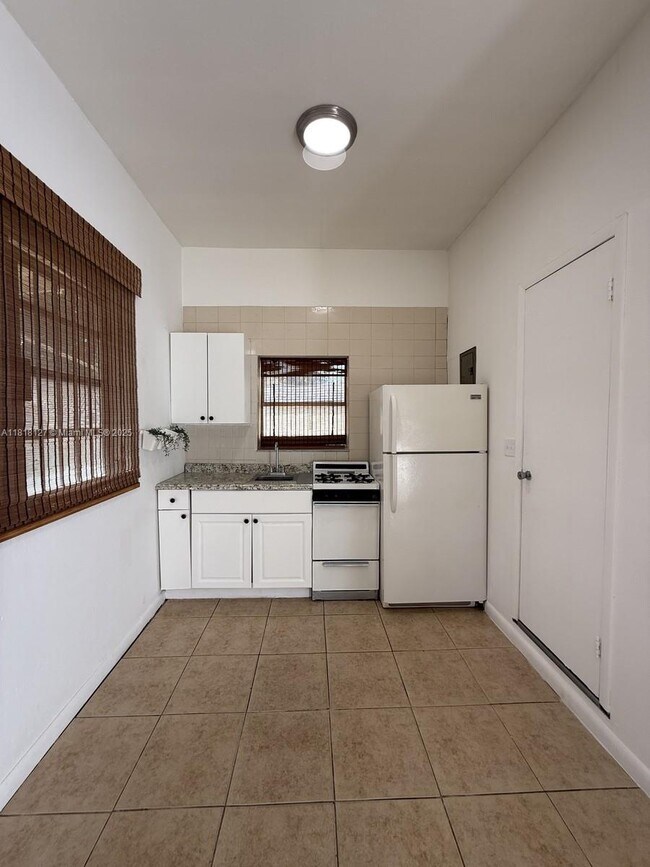 Foto del edificio - 242 NE 127th St