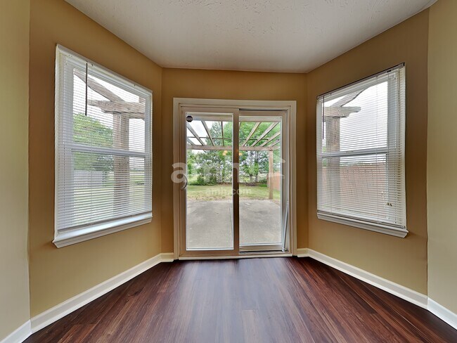 Foto del edificio - 2508 Monarchy Ln
