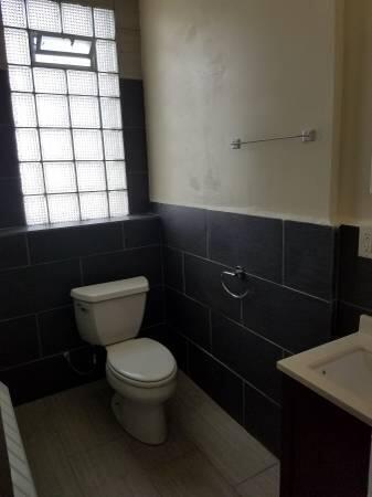 Foto del edificio - 1303 N Milwaukee St