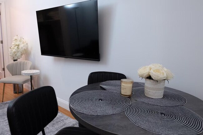 Foto del edificio - 302 E 104th St