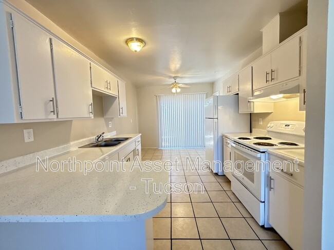 Building Photo - 1558 N Craycroft Rd