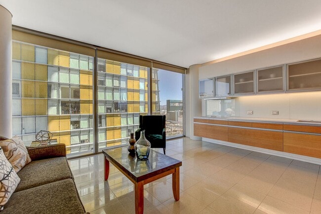 Building Photo - Veer Towers 1410W- Strip Views from this S...