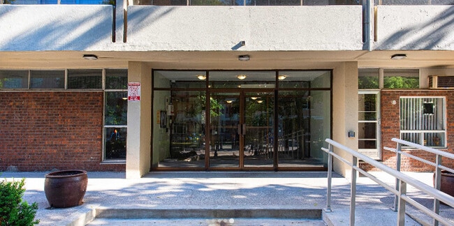 Building Photo - 100 Alexander Street