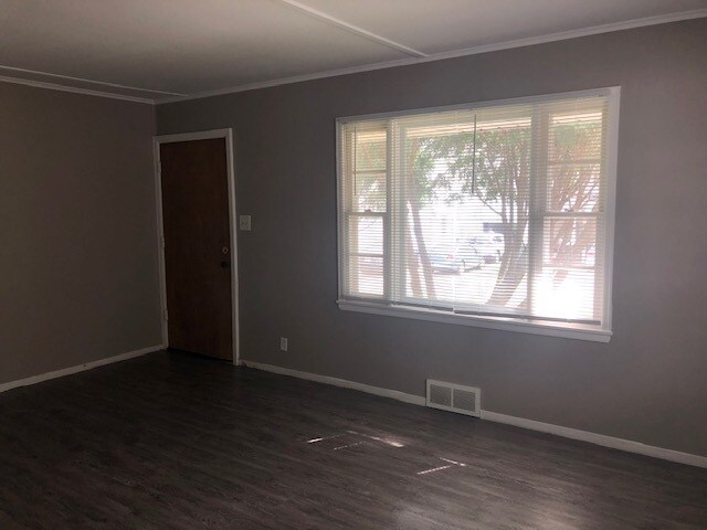 Foto del edificio - 233 Melrose Ct
