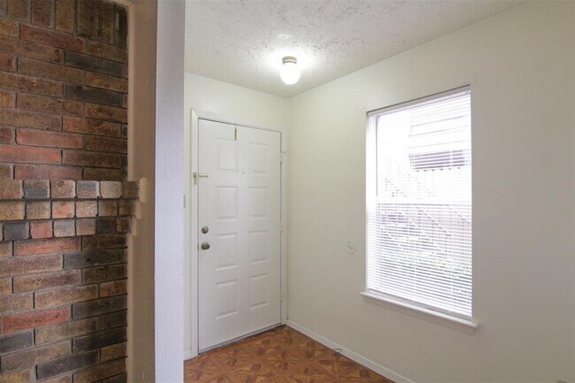 Foto del edificio - 10555 Turtlewood Ct