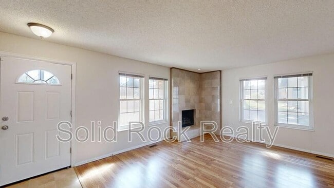 Building Photo - 2033 Sussex Ln