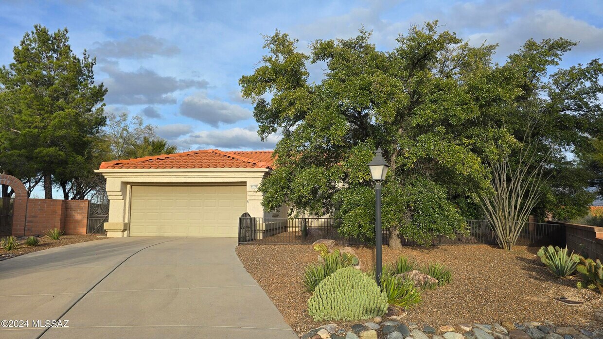 Primary Photo - 14770 N Windshade Dr