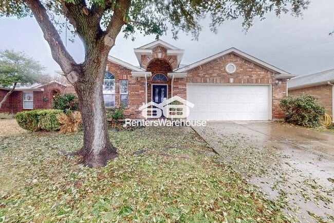 Building Photo - MOVE IN Special One Month Rent Free READY ...