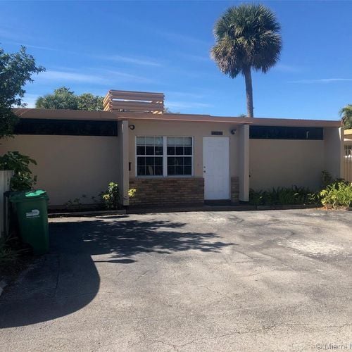 Building Photo - 15018 Royal Palm Ct