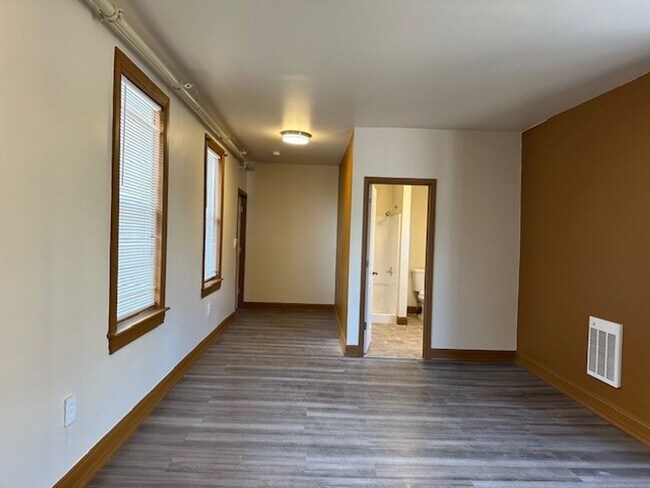 Foto del edificio - 301 E Market St