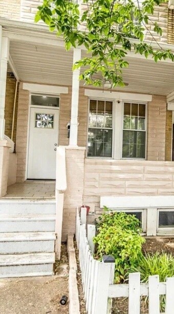 Primary Photo - 205 Pontiac Ave