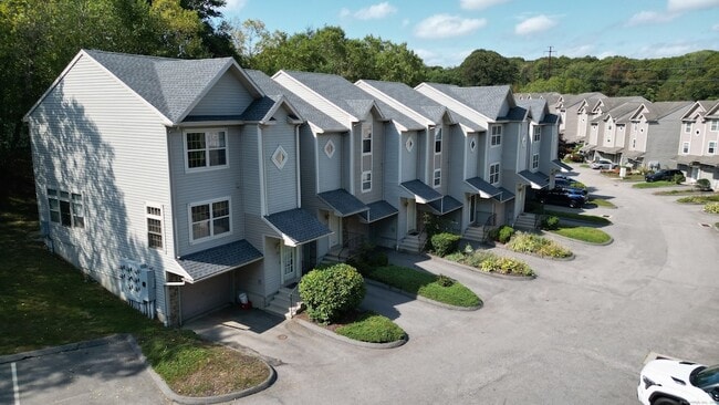 Foto del edificio - 19 Hawthorne Dr