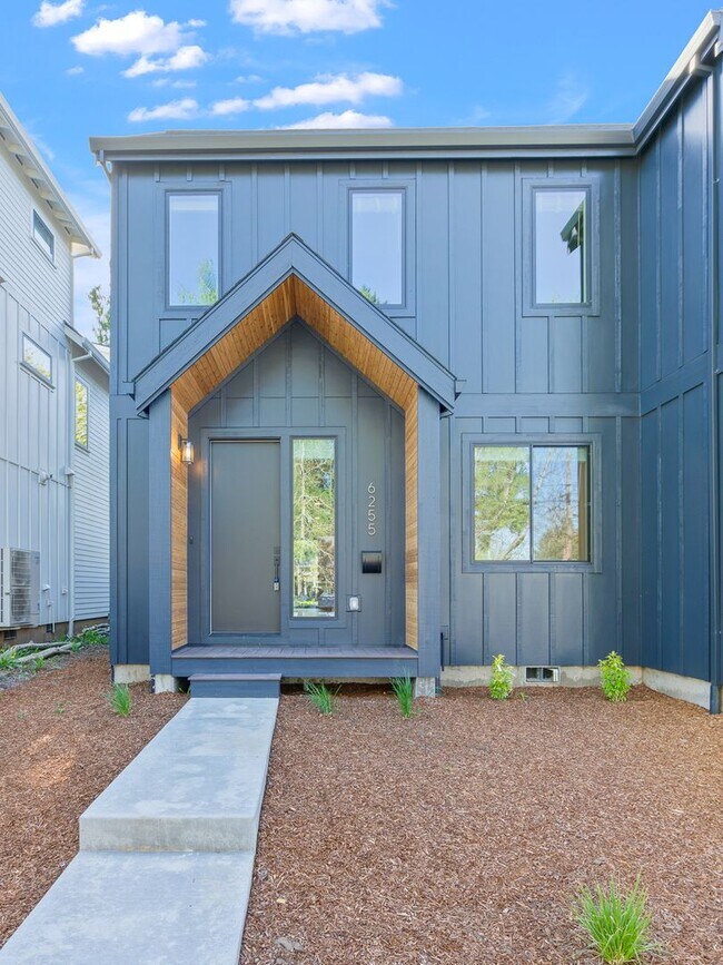 Foto del edificio - 3bed/2.5 Bath Duplex Unit New Construction...