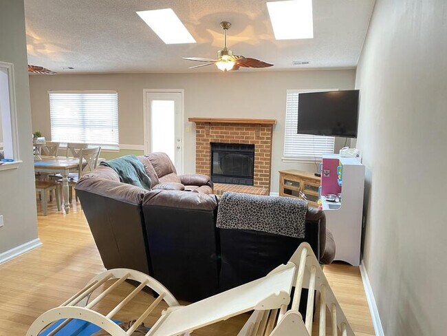Building Photo - 744 Willow Bend Dr