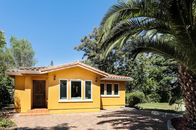 Foto del edificio - 716 N San Antonio Rd