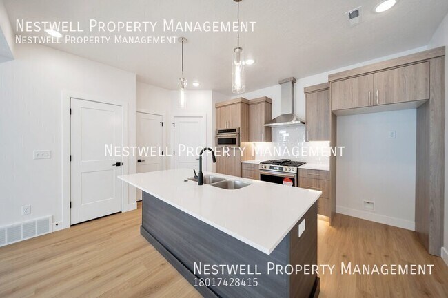Building Photo - Luxury Living Awaits: Brand New High-End T...