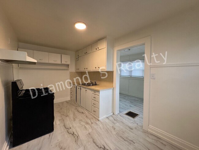 Building Photo - Adorable Stone 1 Bedroom Home Available!