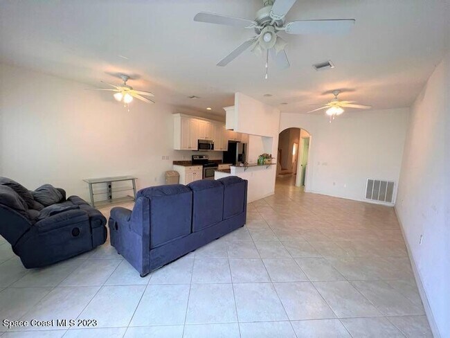 Foto del edificio - 8595 Canaveral Blvd