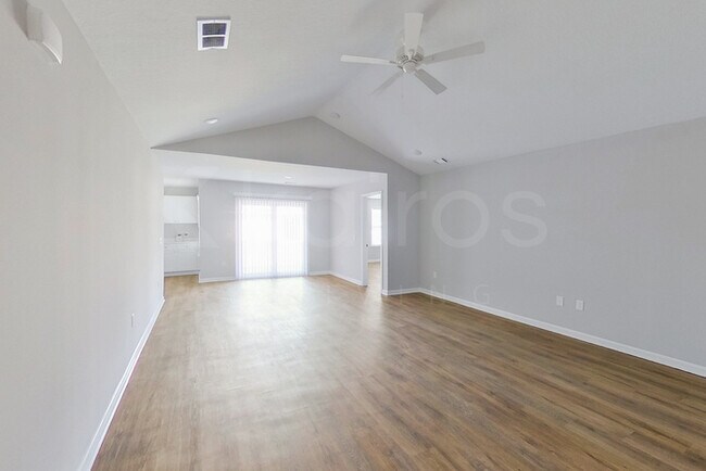 Foto del edificio - 104 Cottage Grove Rd