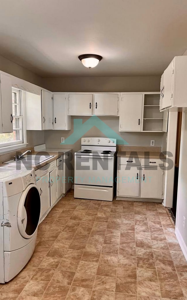 Building Photo - 3818 Edgewood Terrace Rd