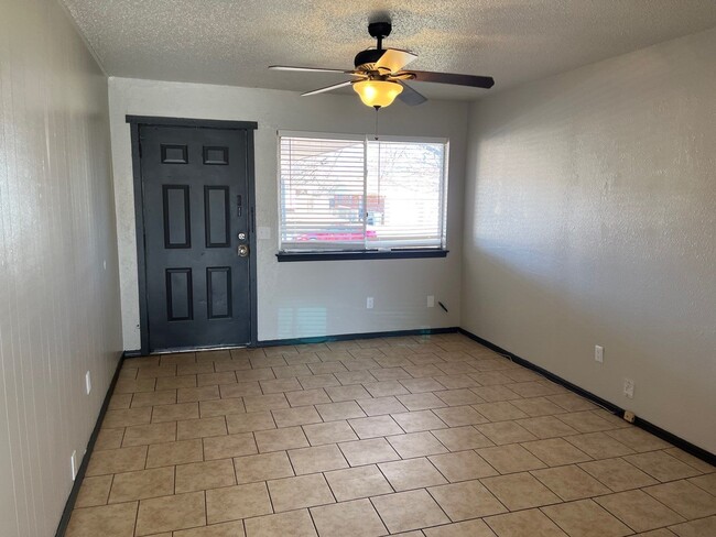 Building Photo - 3 Bed 1 Bath in Del City!