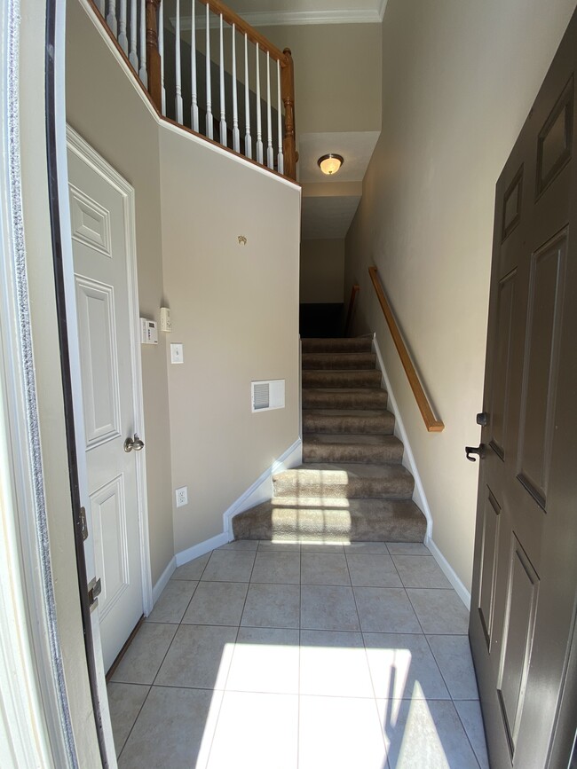 Entryway - 234 Maple Ridge Dr