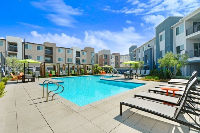 Building Photo - 4100 E Cir Paseo