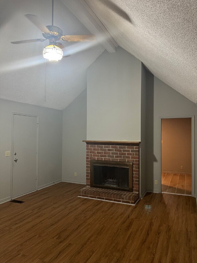 Building Photo - 665 Dutchmans Dr