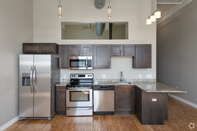 1BR, 1BA - 679SF - Kitchen - Commonwealth Landing Lofts