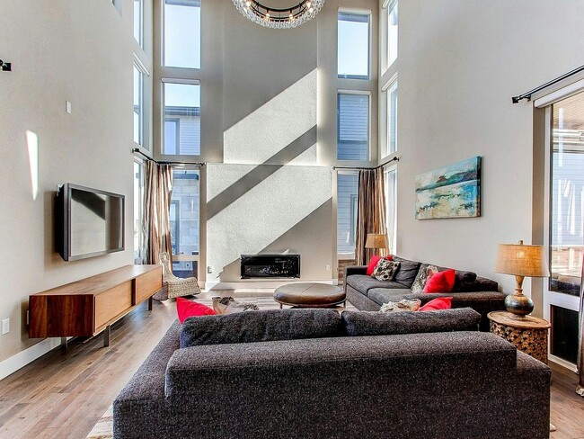 Building Photo - 8374 E 51st Ave