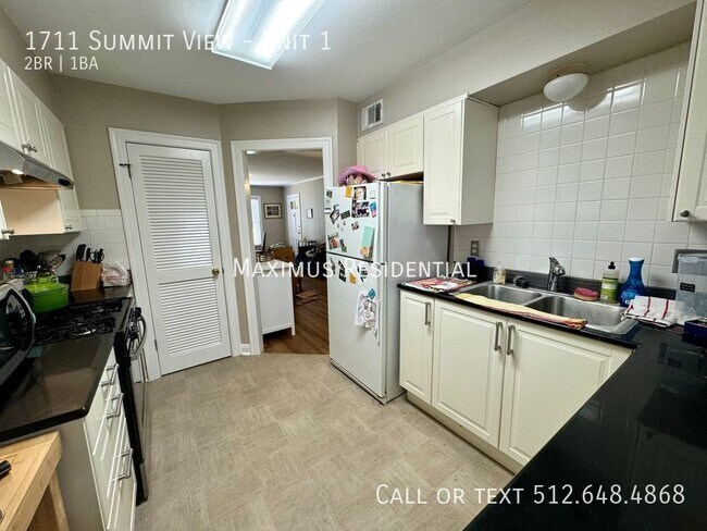 Foto del edificio - Well-Maintained 2/1 Awesome Location Close...