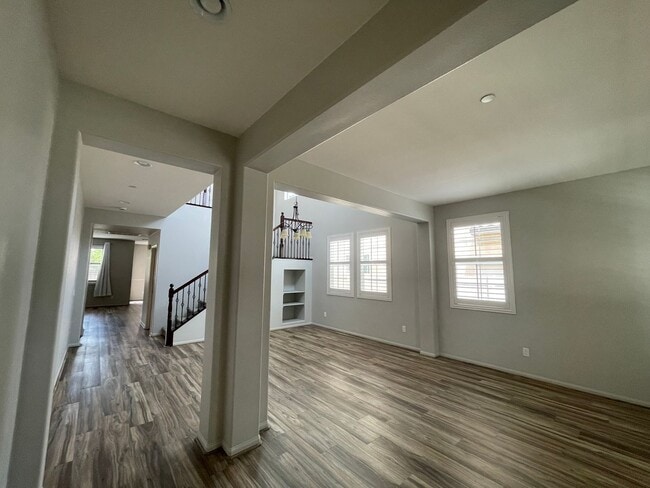 Building Photo - Spacious Chula Vista Home | 2 Car Garage | Pools, Gym & Tennis Courts