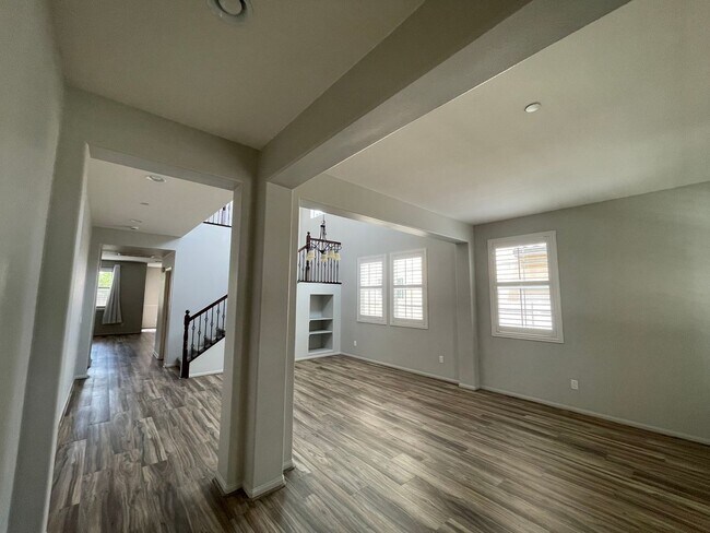 Foto del edificio - Spacious Chula Vista Home | 2 Car Garage | Pools, Gym & Tennis Courts