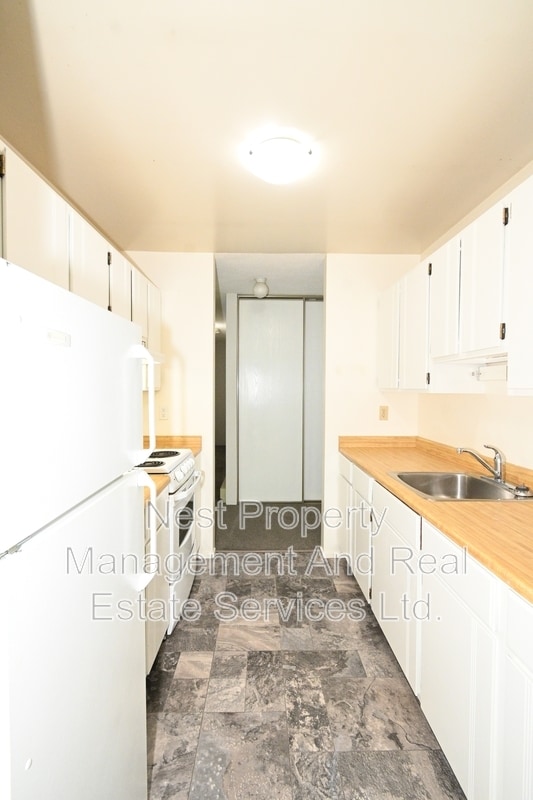 Building Photo - 3030 McGill Crescent