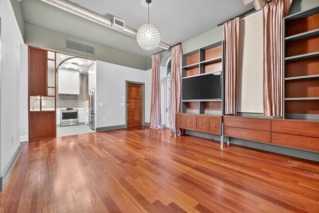 Foto del edificio - Available Now! High End 2 Bed 2 Bath in Luxury Building with Pool, Gym, Parking