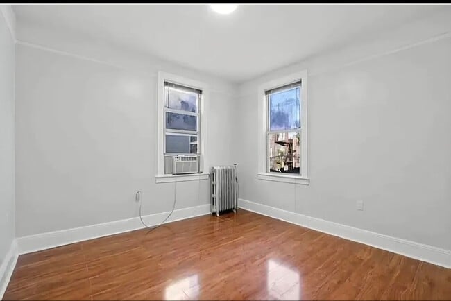 Foto del edificio - 35-11 92nd St