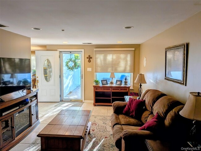 Building Photo - 785 Blue Ridge Dr