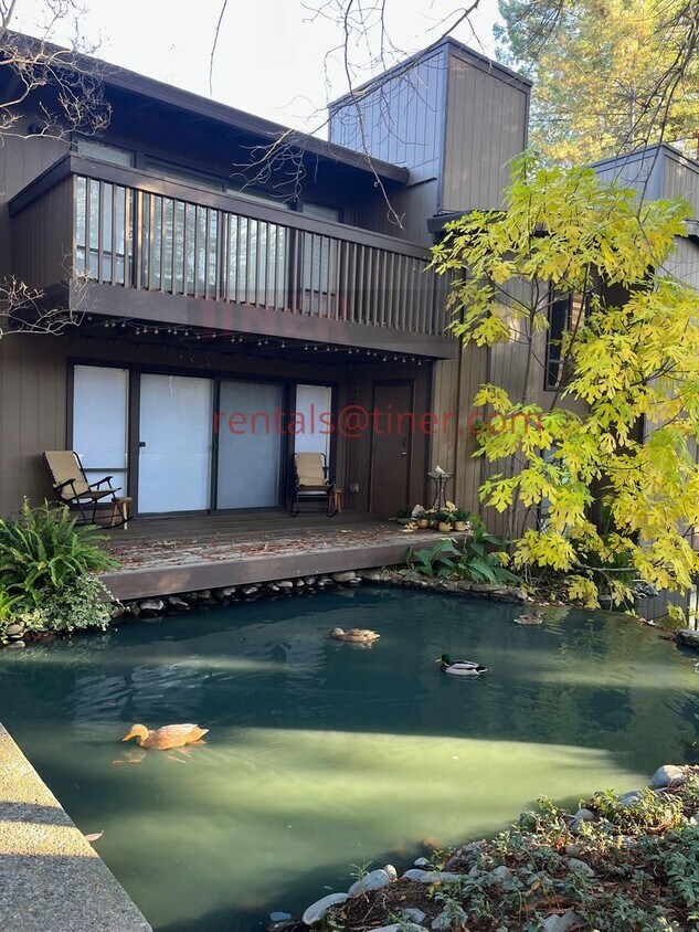 Foto principal - Condominium in the desirable Timberlake Co...