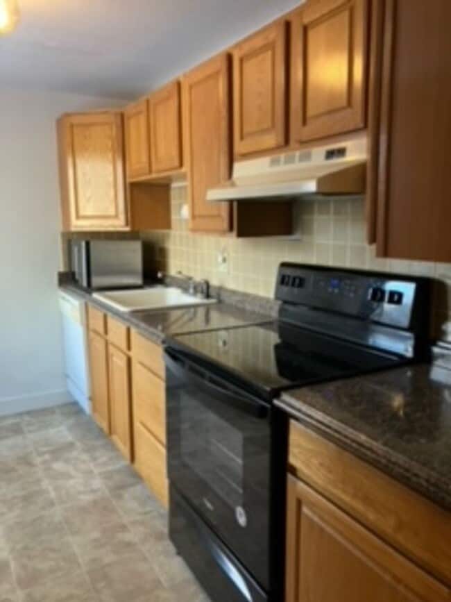 Building Photo - Private Rental Unit in lower level of Litt...