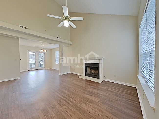 Foto del edificio - 705 Jaywood Drive