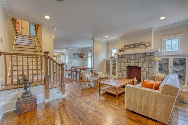 Foto del edificio - 997 Blue Ridge Ave NE