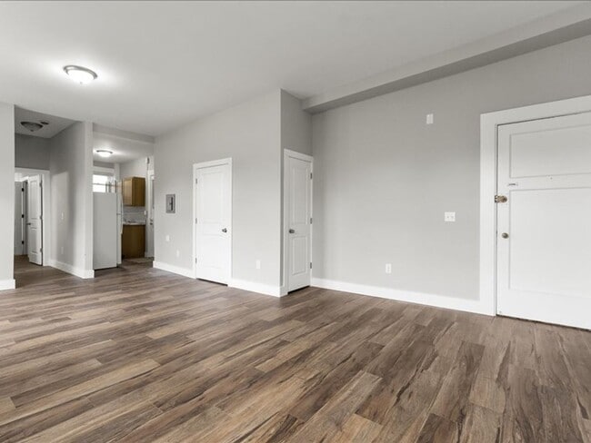 Interior Photo - 691 Seward